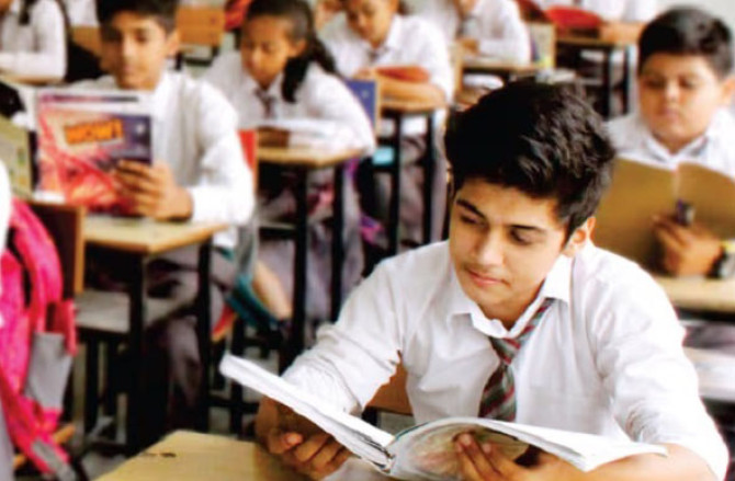 وقت ہے وقت سے پنجہ آزمائی کا!